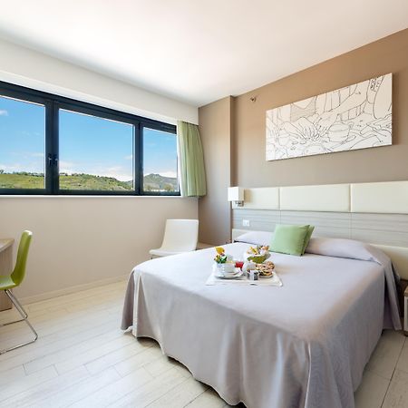 Hotel Cristina Napoli Bagian luar foto