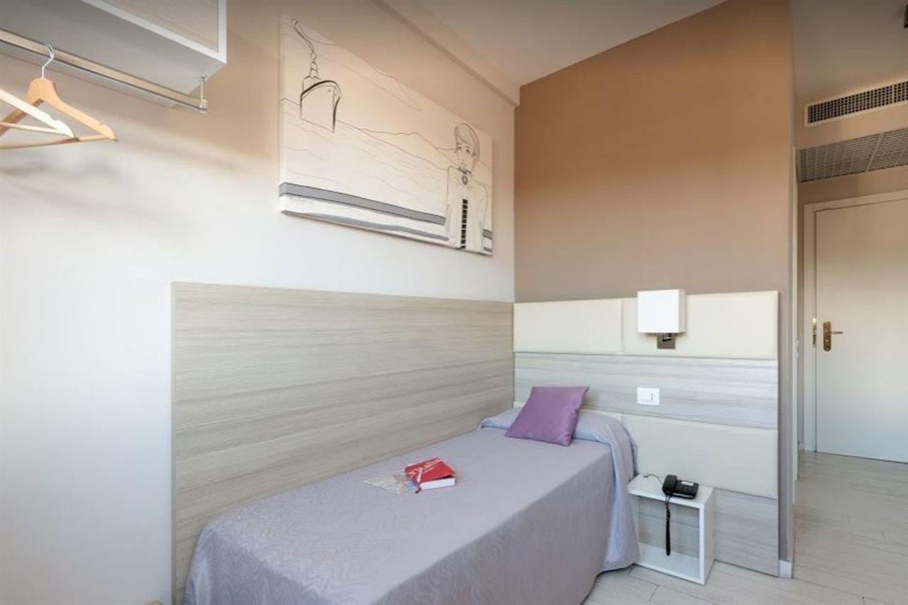 Hotel Cristina Napoli Bagian luar foto