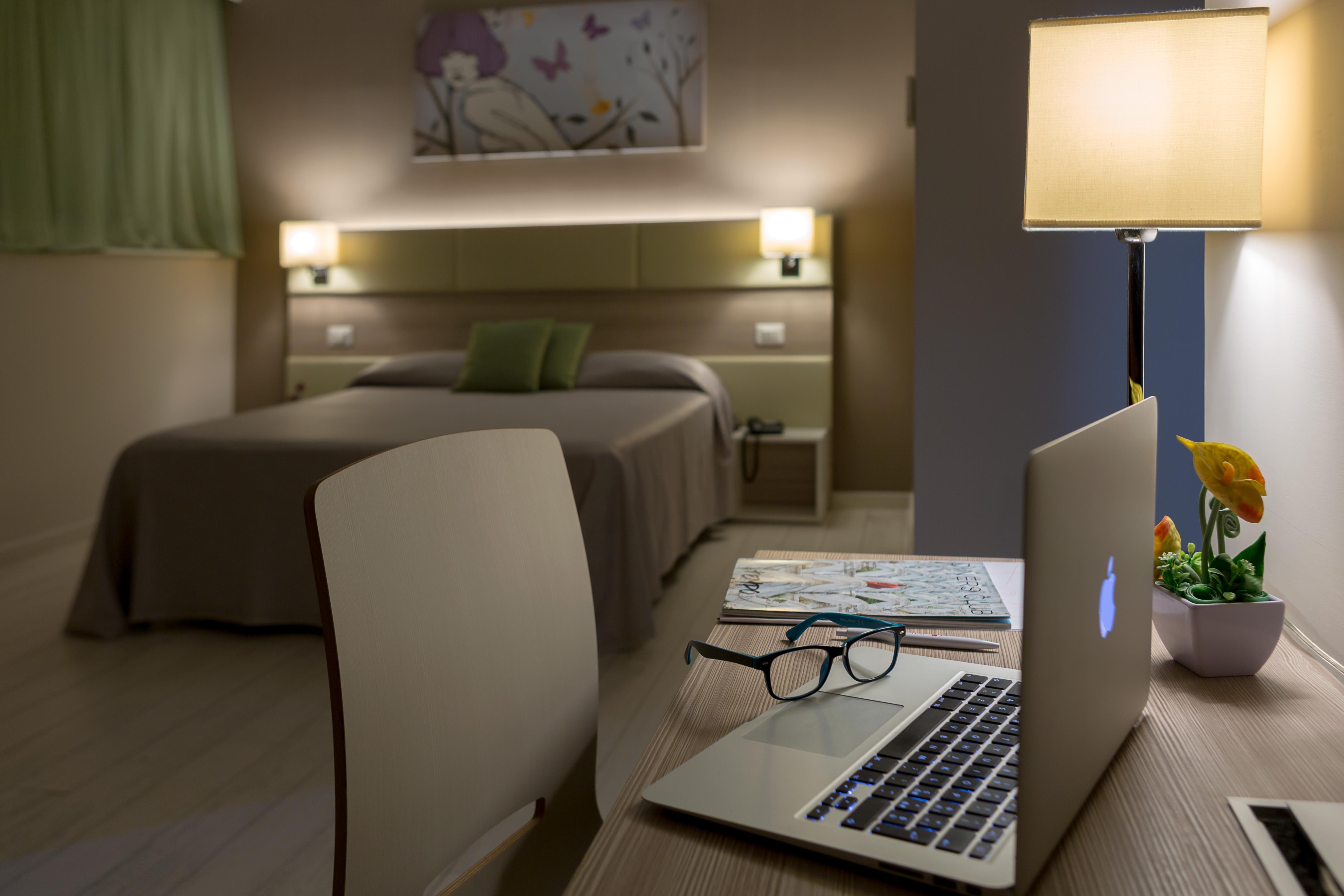 Hotel Cristina Napoli Bagian luar foto