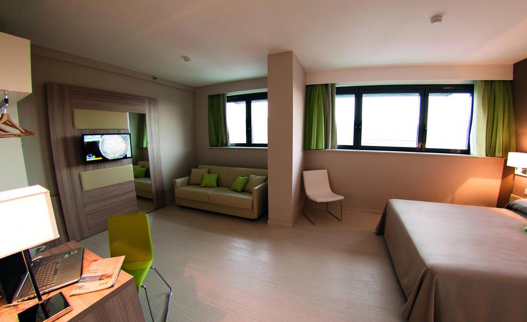 Hotel Cristina Napoli Bagian luar foto