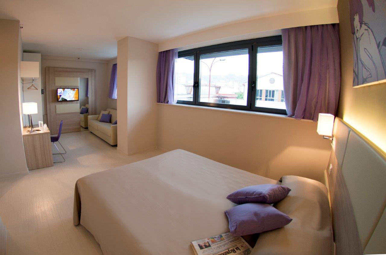 Hotel Cristina Napoli Bagian luar foto