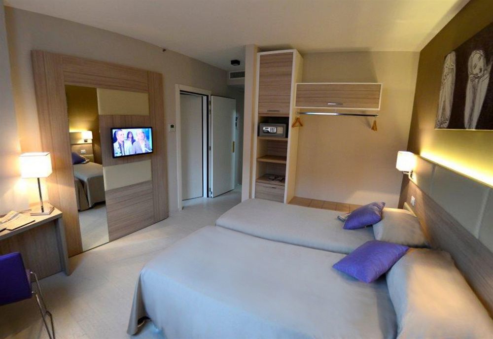 Hotel Cristina Napoli Bagian luar foto