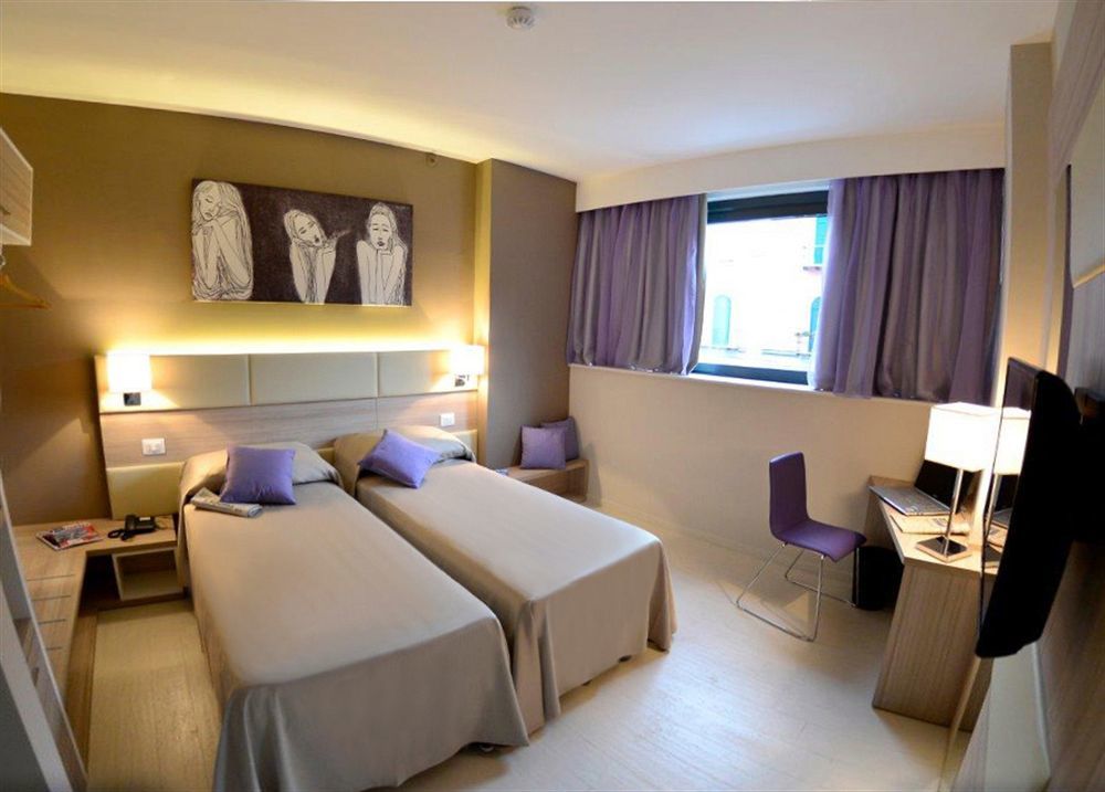 Hotel Cristina Napoli Bagian luar foto