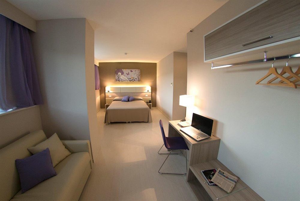 Hotel Cristina Napoli Bagian luar foto